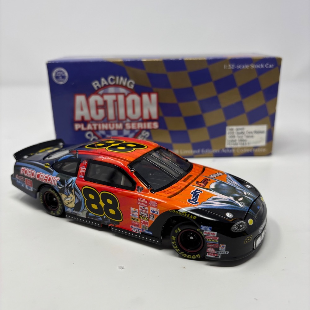 Dale Jarrett #88 Batman 1998 Ford Taurus 1:32 Action Platinum Series Diecast Car